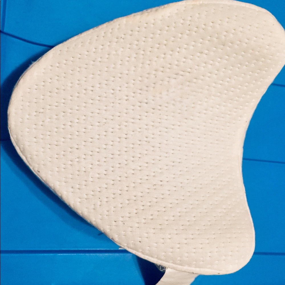 Memory foam legacy leg pillow for side sleepers